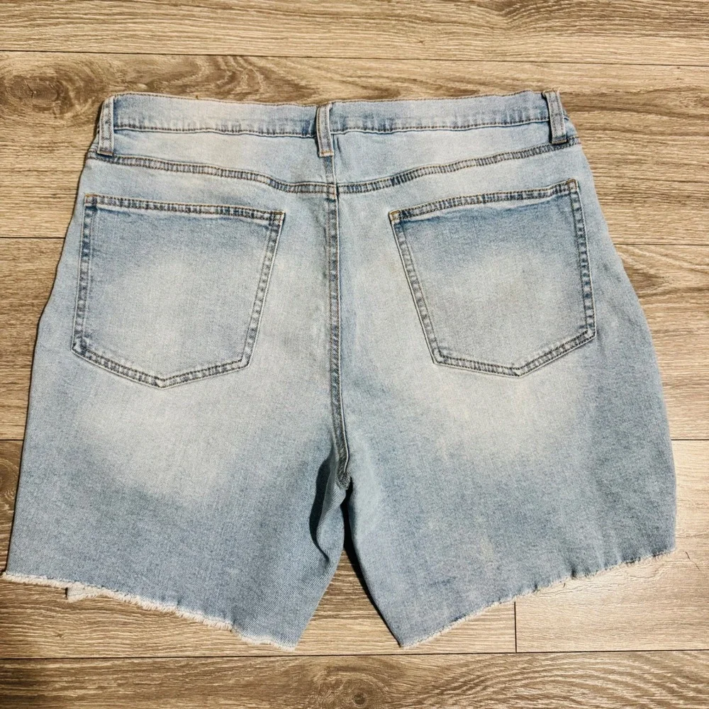 Celebrity Pink Women Light Wash Distressed‎ Denim Shorts Cutoff Frayed Hem 17/33